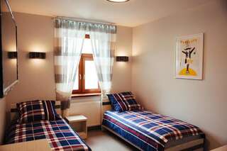 Хостелы Fresco Hostel Сувалки Просторный двухместный номер с 2 отдельными кроватями-5